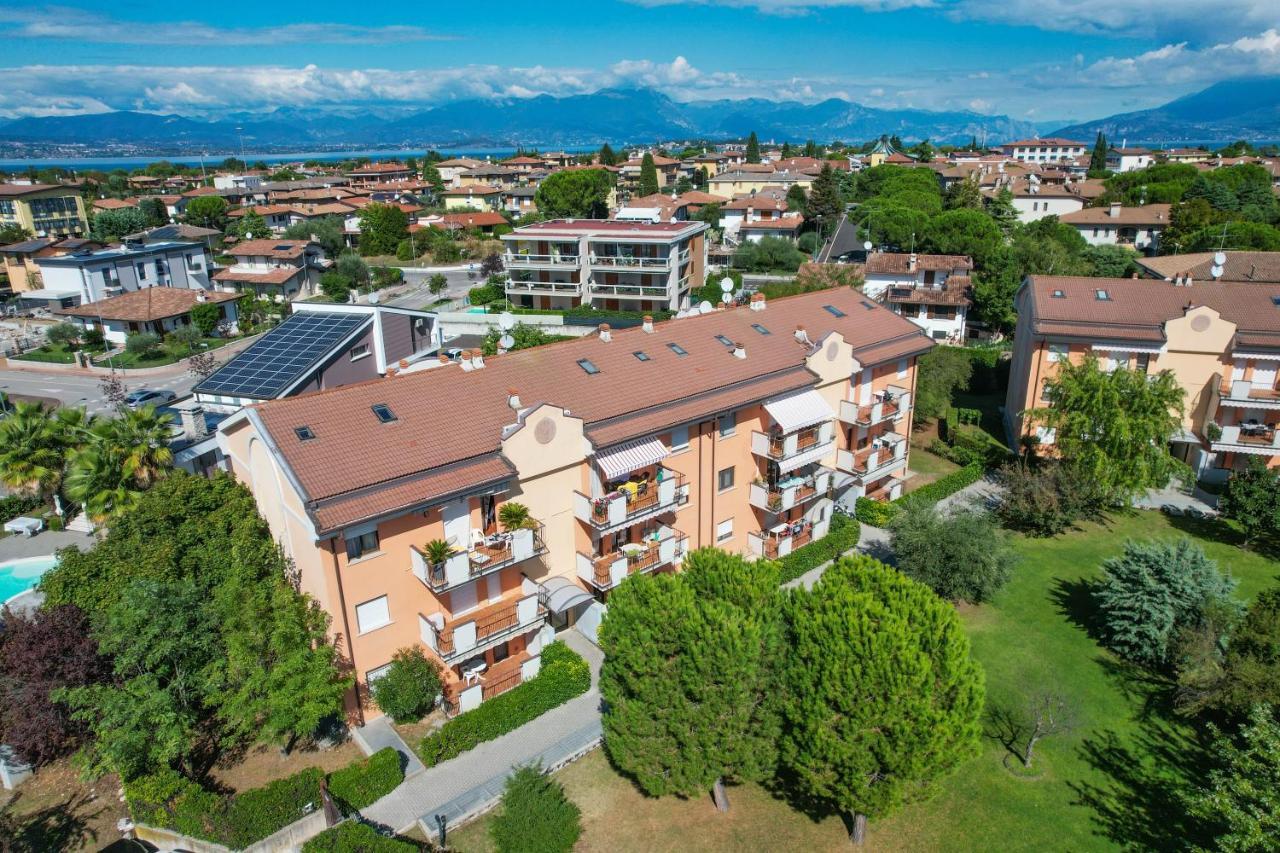 Radi Appartament - Gardacase Net Sirmione Exterior photo