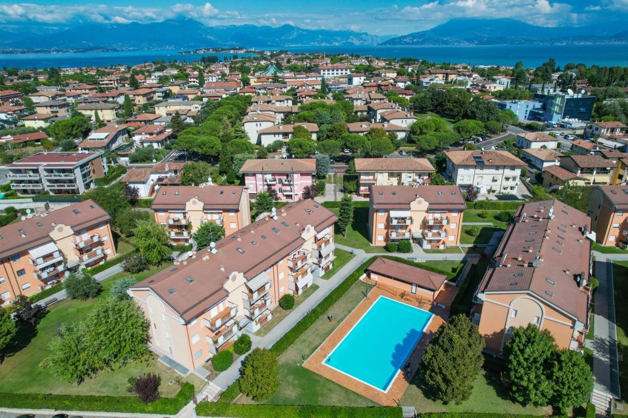 Radi Appartament - Gardacase Net Sirmione Exterior photo