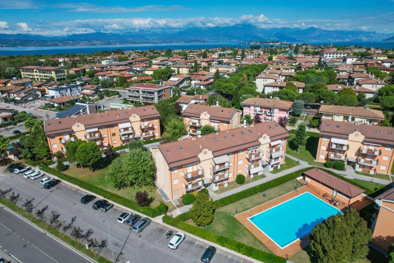 Radi Appartament - Gardacase Net Sirmione Exterior photo