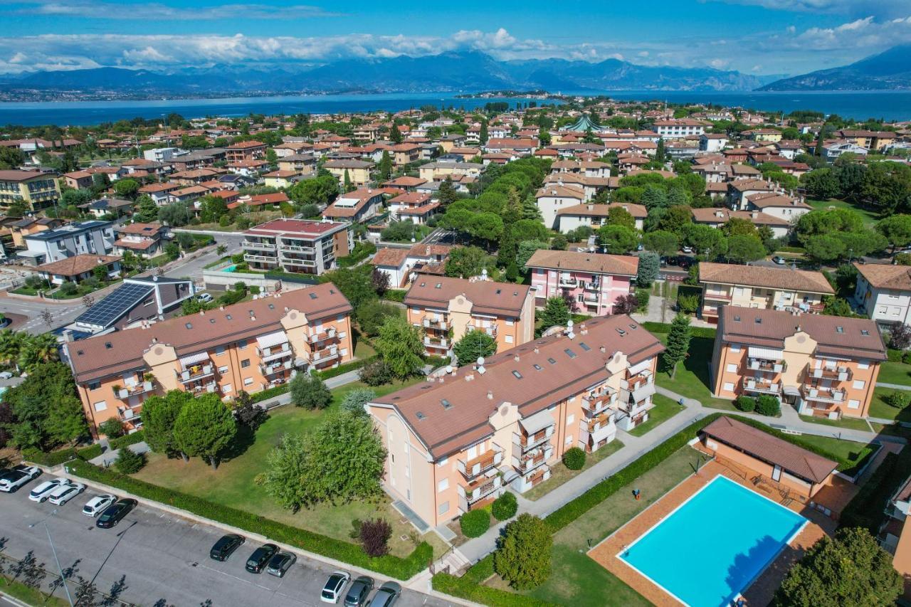 Radi Appartament - Gardacase Net Sirmione Exterior photo